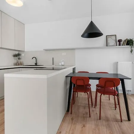 Slnecnice 2-bedroom On Floor 6 With 4 Balcony And Parking By Skyviews Братислава